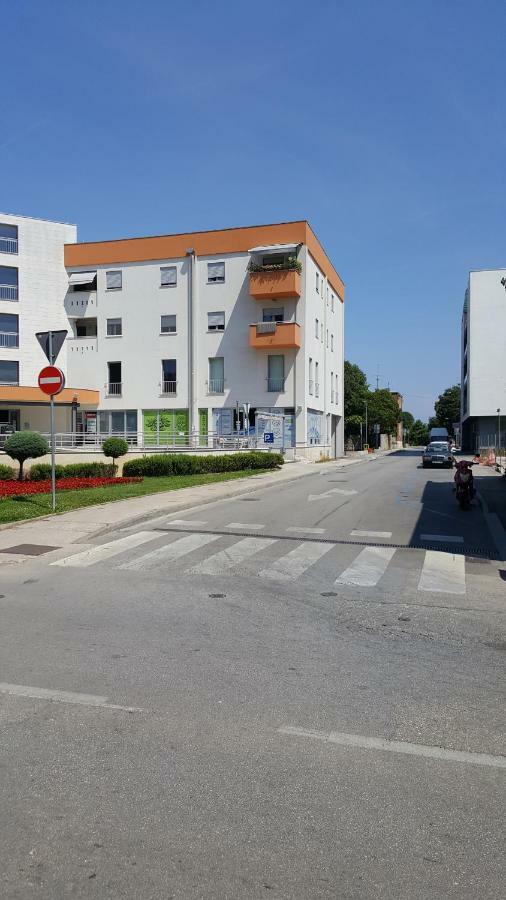 Vip, With Free Garage Parking Appartamento Pola