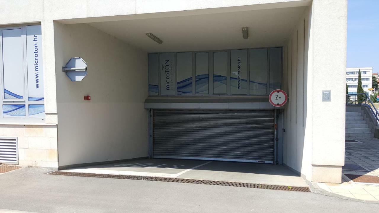 Vip, With Free Garage Parking * Pola