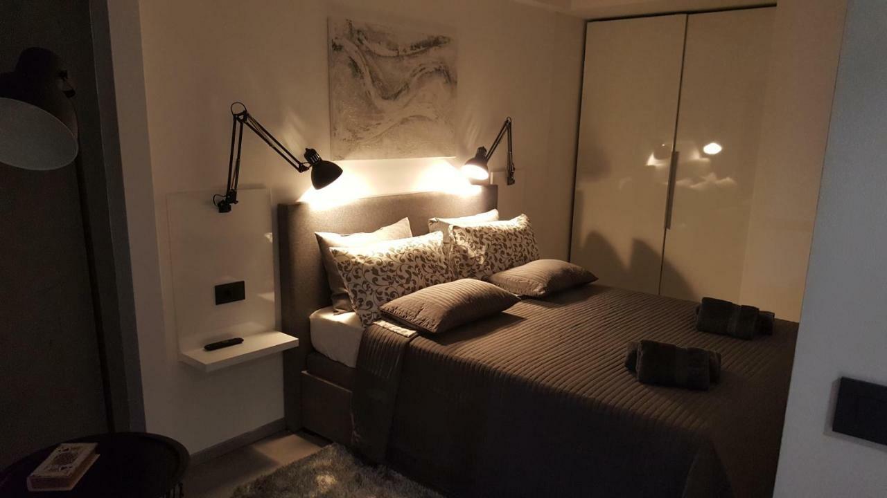 Vip, With Free Garage Parking Appartamento Pola