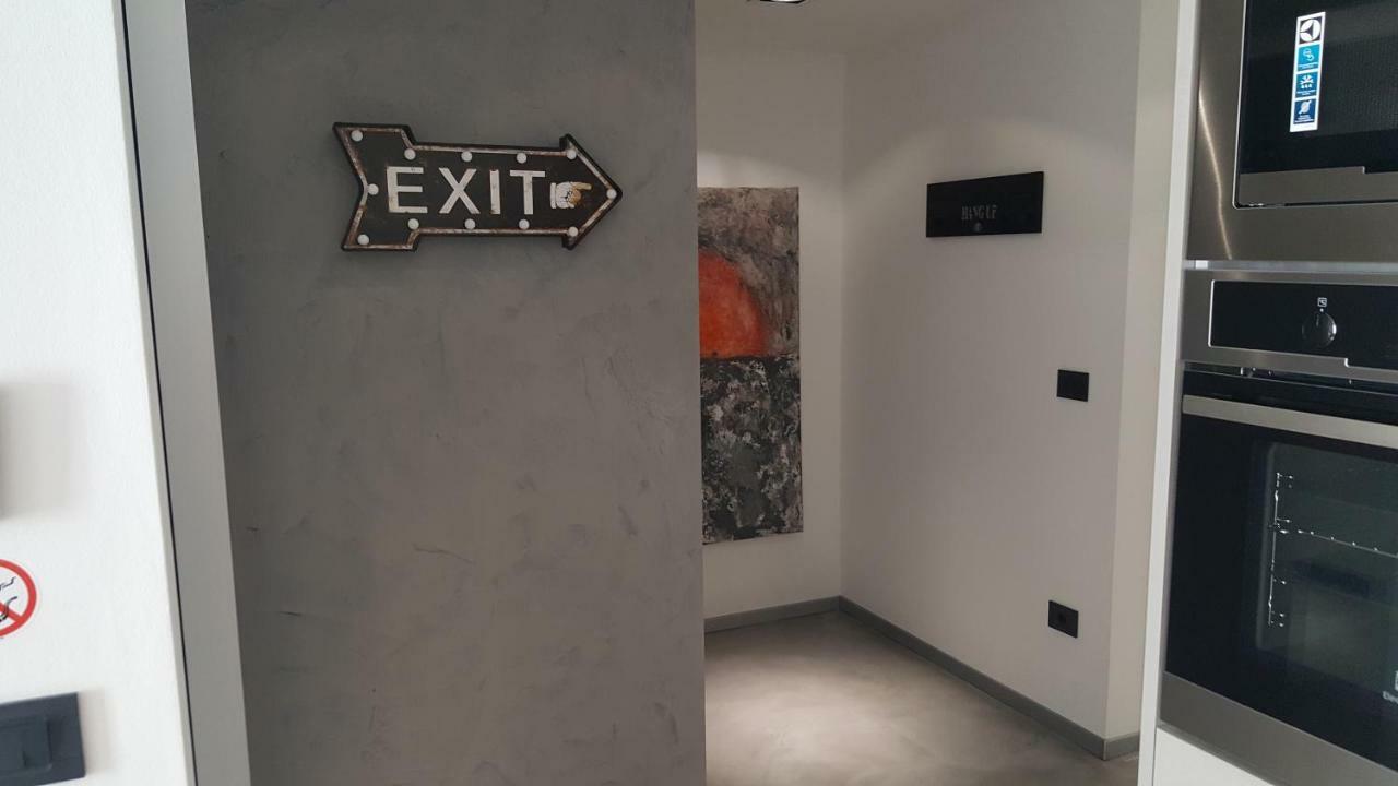 Vip, With Free Garage Parking Pola