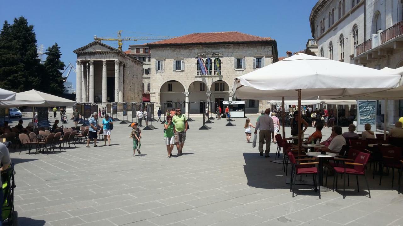 Vip, With Free Garage Parking Appartamento Pola
